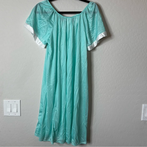 Sears Vintage Nightgown Carriage Court Nylon Embroidered One Size Fits Most Xs-L - Picture 2 of 7